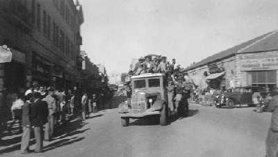Partition-Celebration.gif - 80418 Bytes